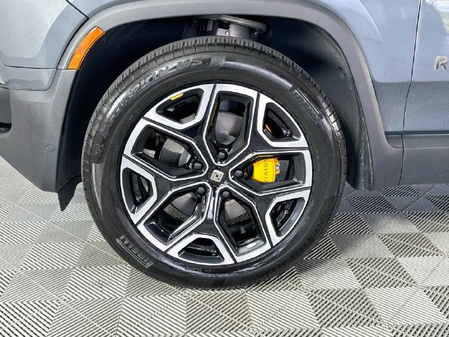 Used 2025 Rivian R1S Premium Dual AWD/4WD image 31