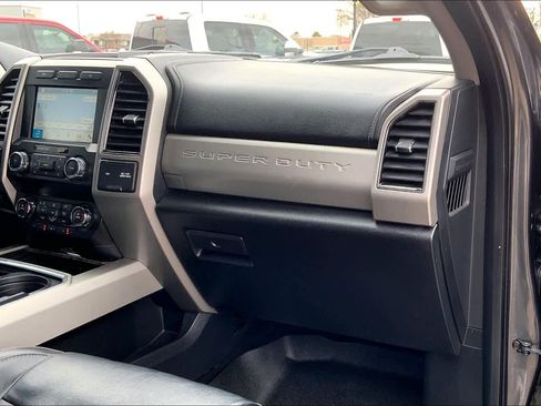 Certified 2019 Ford F250 Lariat w/ Chrome Package image 18