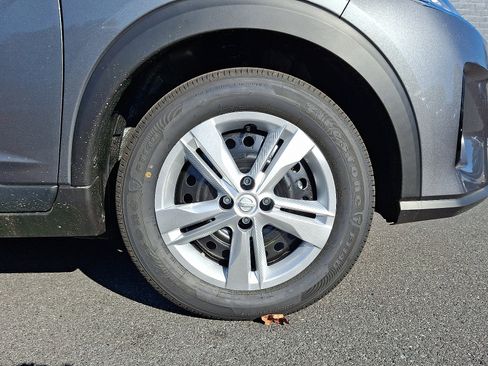 New 2025 Nissan Kicks Play S image 4