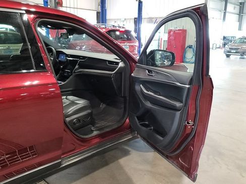 Used 2024 Jeep Grand Cherokee L Limited AWD/4WD image 16