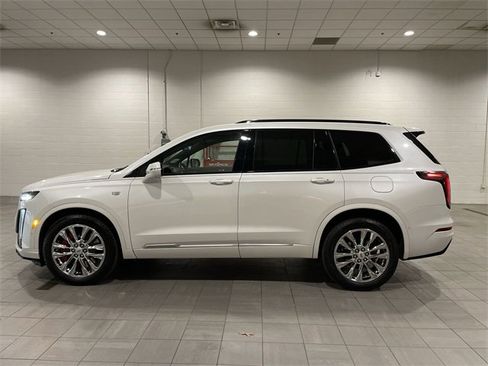 Certified 2022 Cadillac XT6 Sport w/ Technology Package image 2