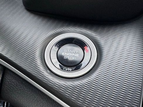 Used 2024 Jeep Grand Cherokee L Laredo image 7