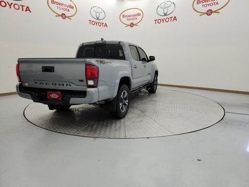 Used 2019 Toyota Tacoma TRD Sport image 8