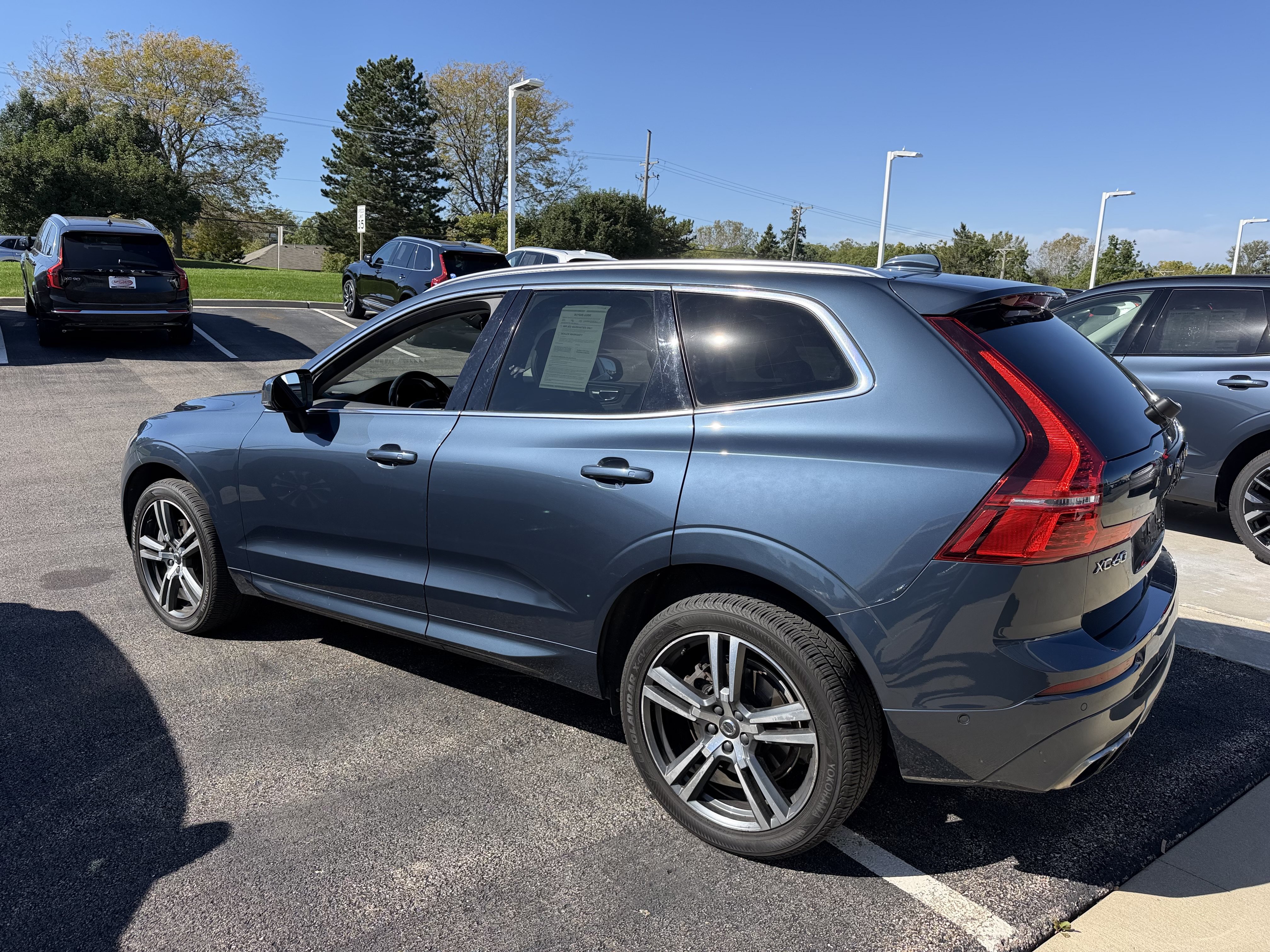 Used 2018 Volvo XC60 T6 Momentum w/ Convenience Package AWD/4WD image 5