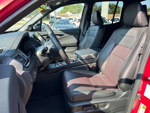 Used 2025 Honda Ridgeline Black Edition image 29