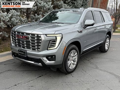 Used 2025 GMC Yukon Denali w/ Sun & Power Step Package image 3