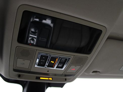 Used 2017 Jaguar XJ R-Sport image 24