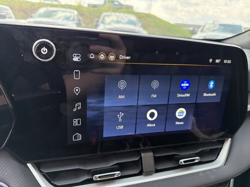 Used 2025 Chevrolet Equinox LT w/ Convenience Package II image 17