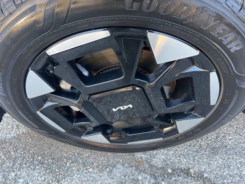 Certified 2025 Kia Carnival EX image 43