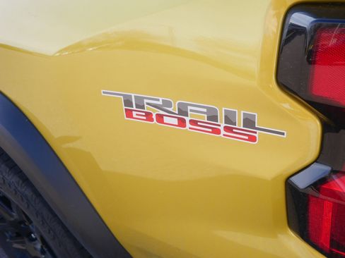 Used 2023 Chevrolet Colorado Trail Boss w/ Technology Package image 17