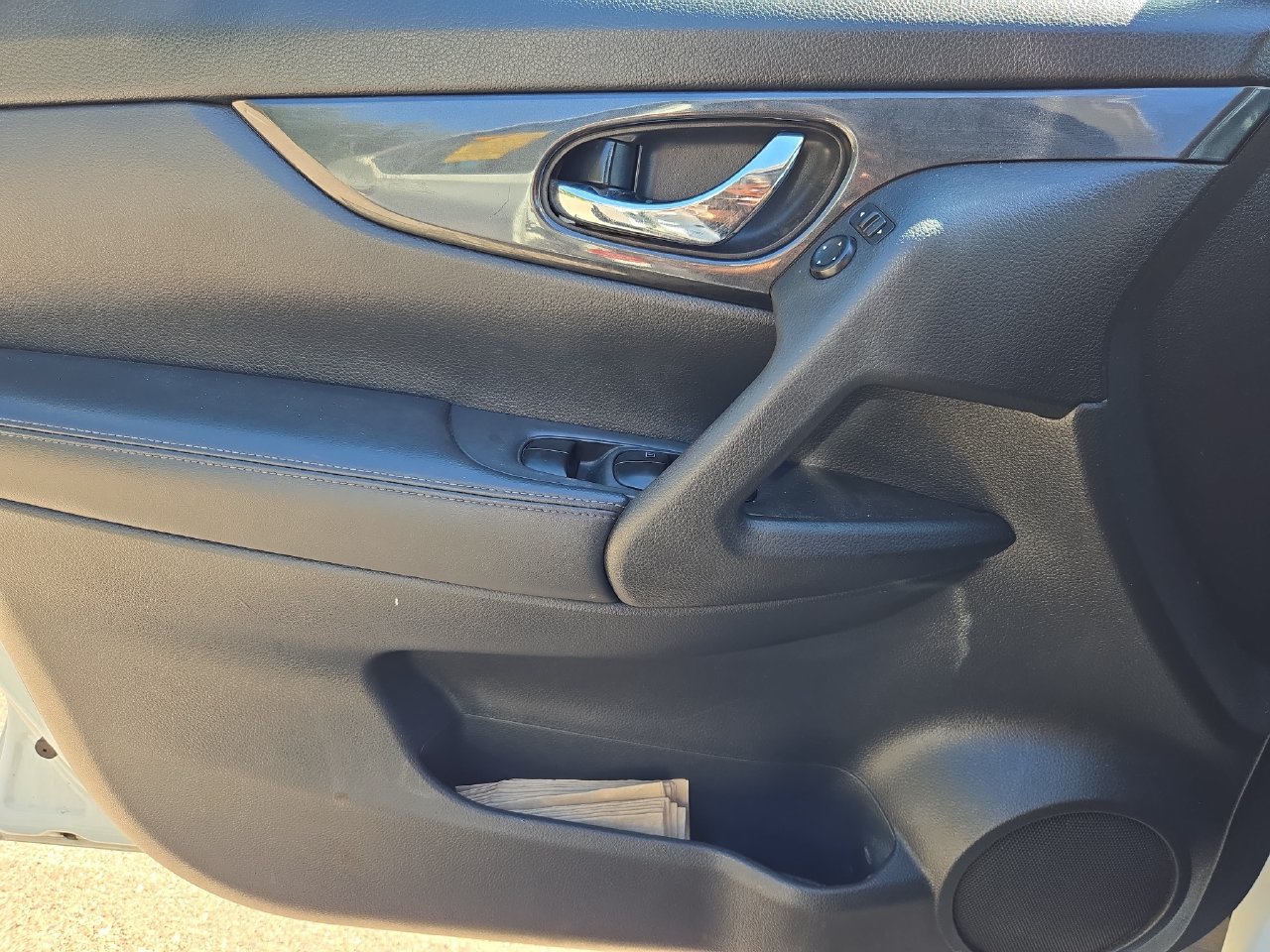 Used 2018 Nissan Rogue S FWD image 16