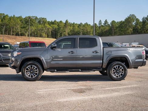 Used 2022 Toyota Tacoma TRD Sport w/ Technology Package RWD image 8