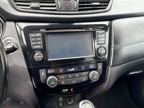 Used 2017 Nissan Rogue SL image 10