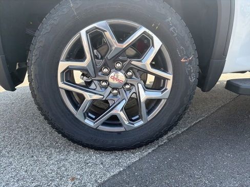 New 2026 GMC Sierra 1500 SLT image 6