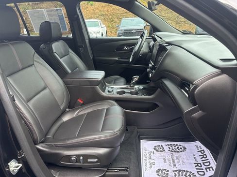 Used 2023 Chevrolet Traverse RS image 12
