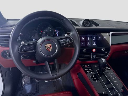 Certified 2025 Porsche Macan image 25