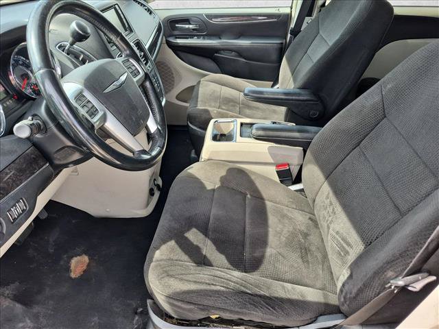 Used 2013 Chrysler Town & Country Touring FWD image 16