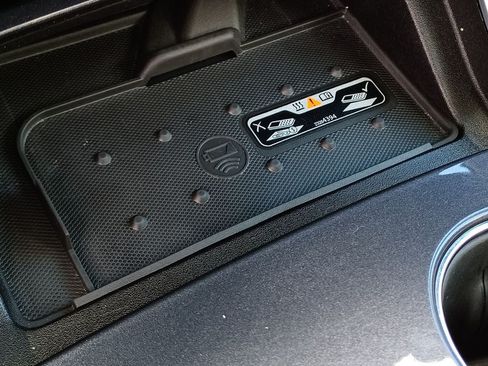 Used 2016 Chevrolet Impala LTZ w/ Enhanced Convenience Package FWD image 27