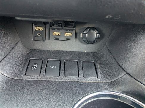 Used 2019 Toyota Highlander SE FWD image 26