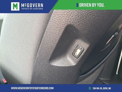 Used 2023 Kia Carnival LX FWD image 34