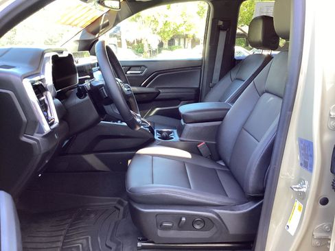 Used 2024 GMC Canyon Elevation w/ Elevation Premium Package AWD/4WD image 10