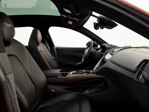 Used 2021 Aston Martin DBX image 15