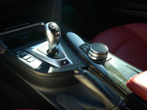 Used 2018 BMW M3 image 40