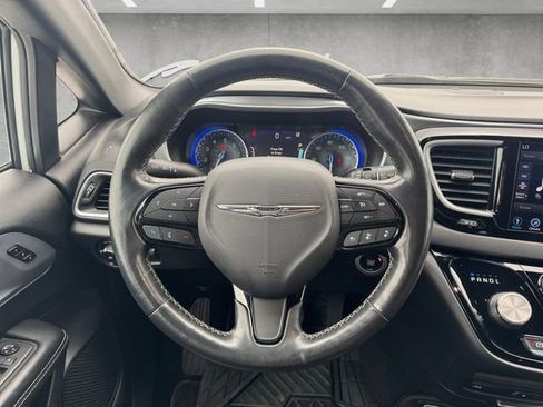 Used 2020 Chrysler Pacifica Touring-L Plus image 21