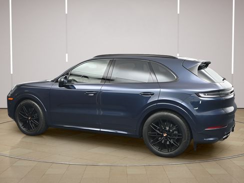 Certified 2026 Porsche Cayenne GTS AWD/4WD image 24