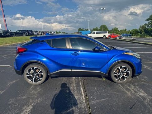 Used 2021 Toyota C-HR XLE FWD image 2