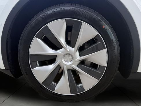Used 2022 Tesla Model Y Long Range AWD/4WD image 8