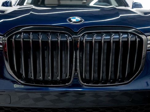 Used 2022 BMW X7 xDrive40i w/ M Sport Package AWD/4WD image 14