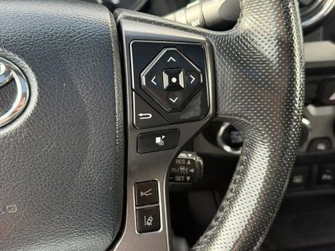 Used 2019 Toyota Tacoma TRD Sport w/ TRD Premium Sport Package AWD/4WD image 21