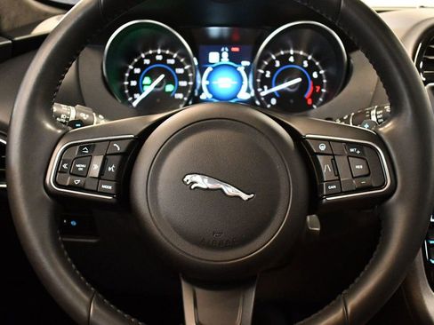 Used 2020 Jaguar F-PACE Premium image 38