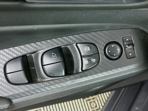 Used 2024 Nissan Altima 2.5 SV FWD image 15