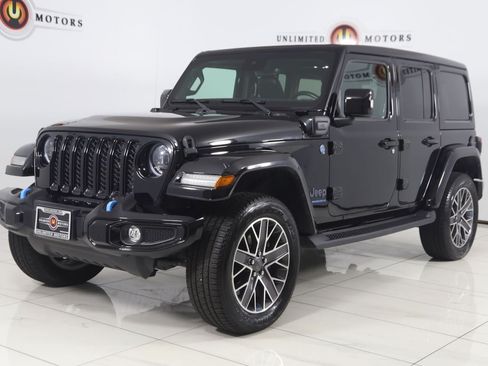 Used 2023 Jeep Wrangler Unlimited Sahara AWD/4WD image 5