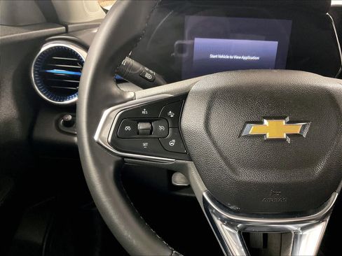 Used 2025 Chevrolet Trax LT w/ LT Convenience Package image 22