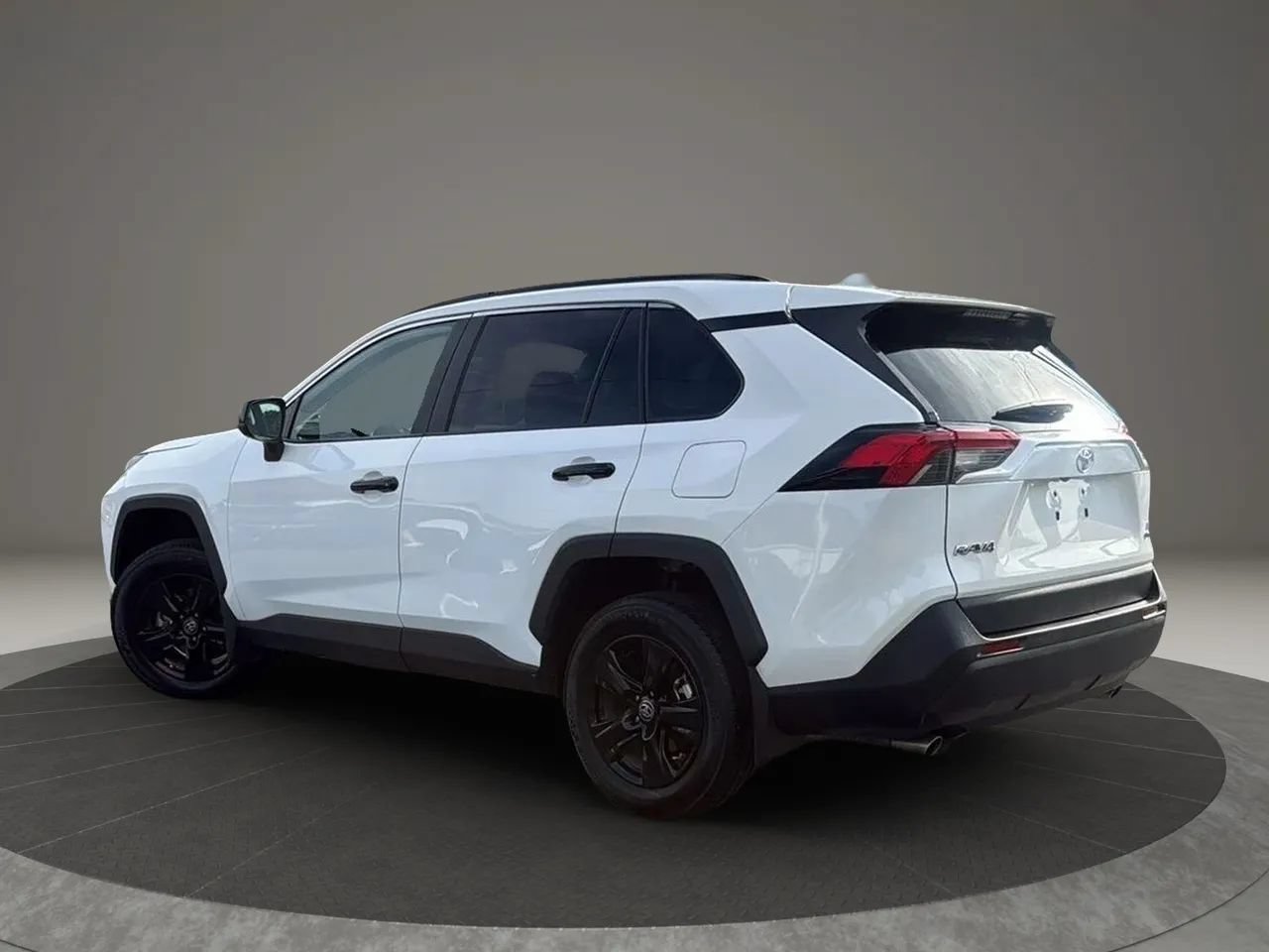 Used 2025 Toyota RAV4 LE AWD/4WD image 4
