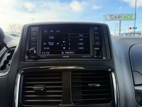 Used 2019 Dodge Grand Caravan SXT image 38