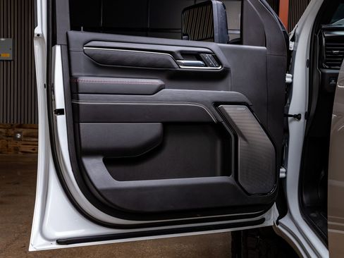 Used 2025 GMC Sierra 2500 AT4X image 36