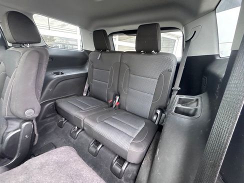 Used 2023 GMC Acadia SLE w/ LPO, Floor Liner Package image 28