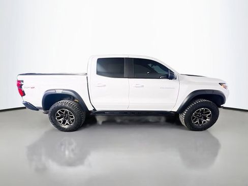 Used 2025 Chevrolet Colorado ZR2 w/ Technology Package AWD/4WD image 9