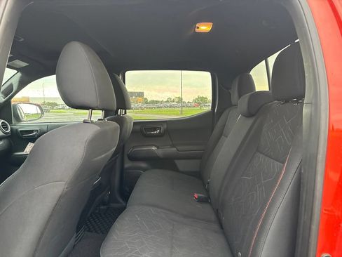 Used 2016 Toyota Tacoma TRD Sport AWD/4WD image 10