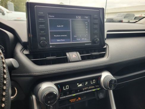 Used 2022 Toyota RAV4 XLE FWD image 19