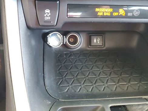 Used 2019 Toyota RAV4 LE image 27