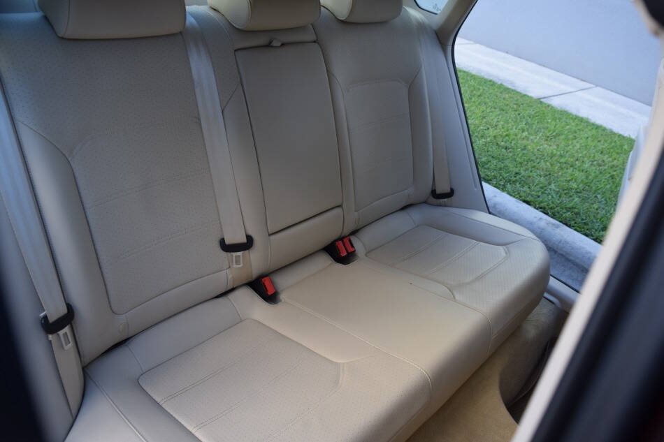 Used 2014 Volkswagen Passat TDI SE FWD image 49