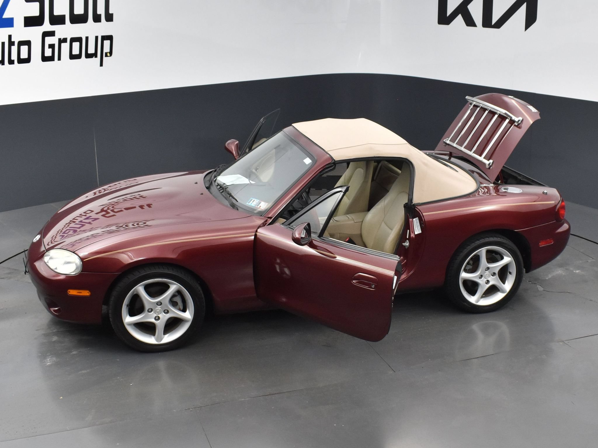 Used 2003 MAZDA MX-5 Miata RWD image 30