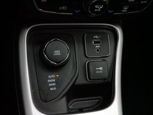 Used 2020 Jeep Compass Latitude w/ Cold Weather Group image 24