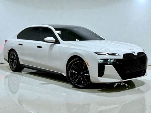 Used 2024 BMW 760i xDrive w/ Premium Package image 6