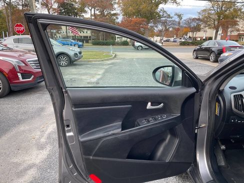 Used 2014 Kia Sportage LX image 10